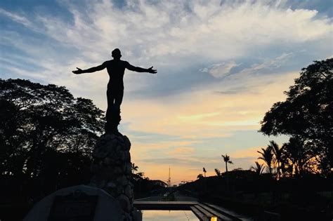 Mga UP students, tutol sa anila'y budget cut sa edukasyon .